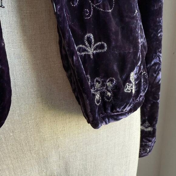 Chico’s Purple Crushed Velvet Silver Embroidered Jacket Size Small - Picture 7 of 7